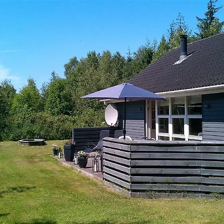 度假居 Four-bedroom Holiday In *