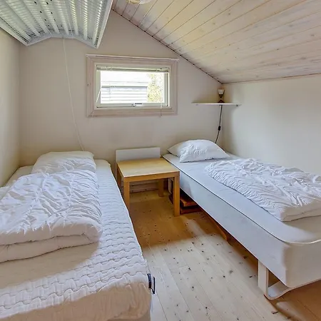 Four-bedroom Holiday In 度假居